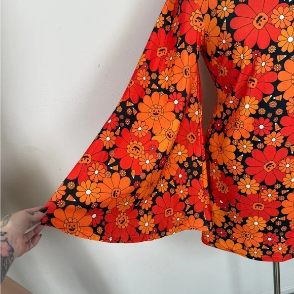 Mod style pumpkin Halloween bell sleeve dress - Picture 3 of 4